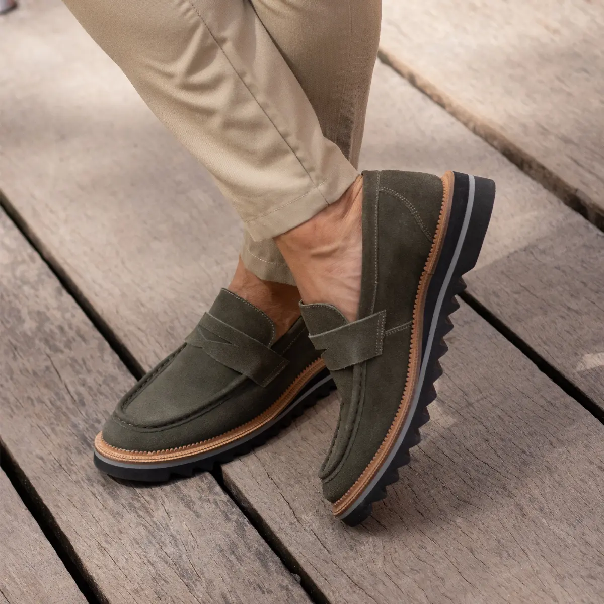 SAPATO MASCULINO SOCIAL CASUAL LOAFER EM CAMURÇA PREMIUM WALKER VERDE