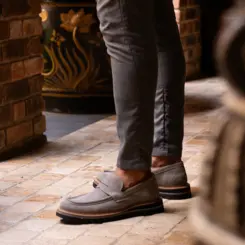 SAPATO MASCULINO SOCIAL CASUAL LOAFER EM CAMURÇA PREMIUM WALKER CINZA