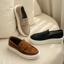 SAPATO SOCIAL CASUAL MASCULINO LOAFER EM CAMURÇA ROSSETTI MARFIM