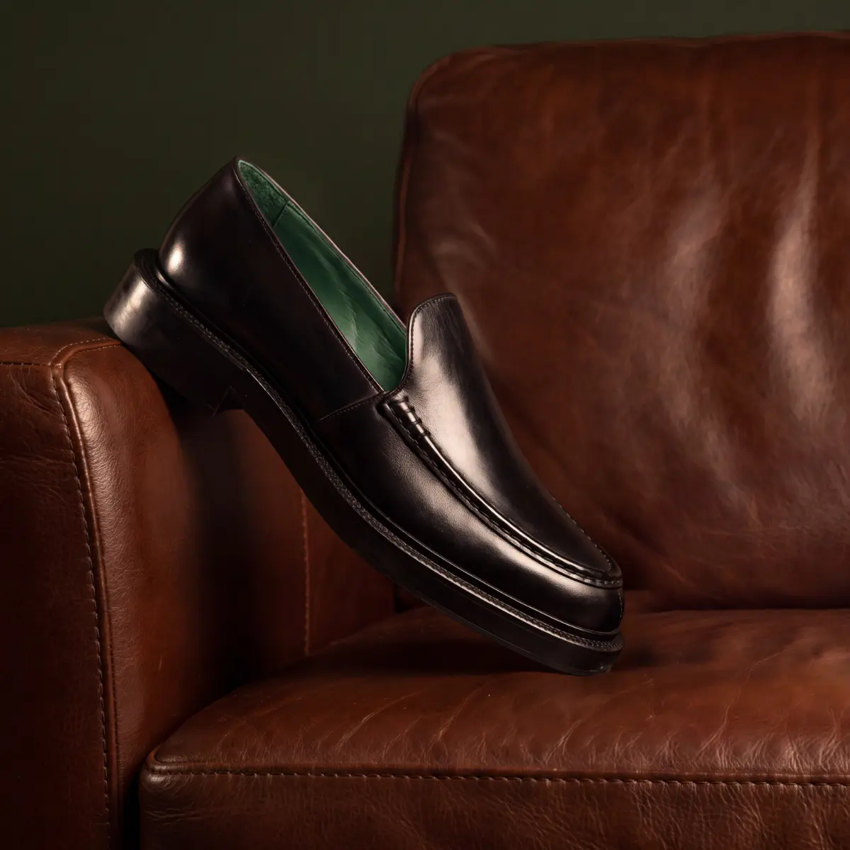 SAPATO SOCIAL MASCULINO LOAFER EM COURO PREMIUM PRETO | MADISON NOHA ATELIER